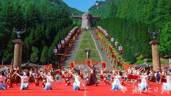 中玉束哈 湖北十大热门避暑地受热捧 游客直呼“清凉之旅超预期”