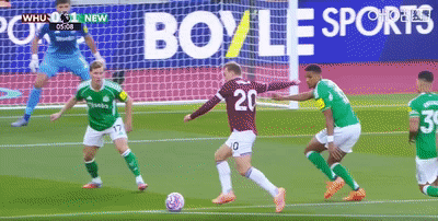 银易配资 开局即高潮！对飙重炮鲍恩中柱墨菲破门，点球取消，纽卡1-0领先